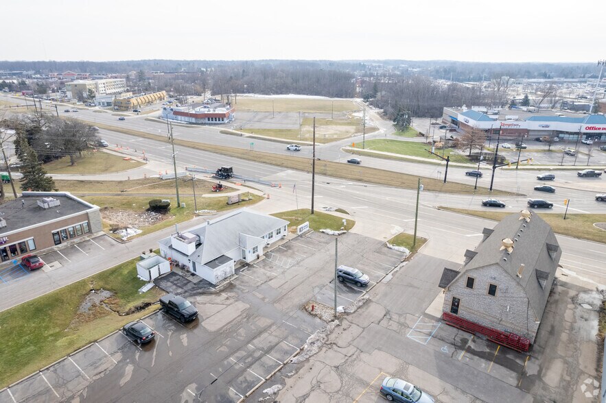 More Photos Of 33030 Northwestern Hwy, West Bloomfield Freestanding For Sale