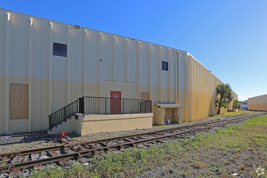 More Photos Of 9202-9210 NW 106th St, Medley Warehouse For Lease