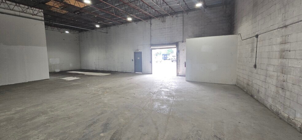 More Photos Of 10221 Beach Blvd, Jacksonville Warehouse For Lease