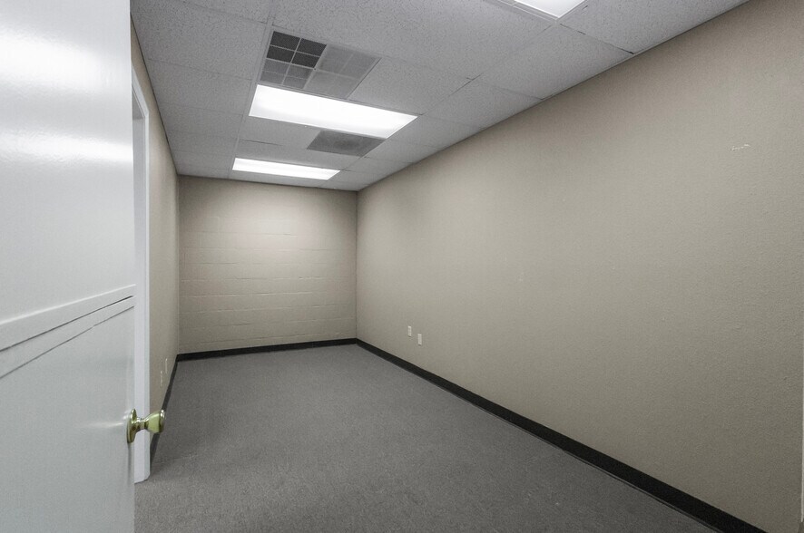More Photos Of 421 S Beckham Ave, Tyler Medical For Sale