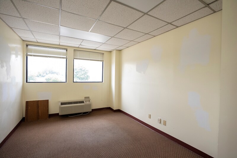 More Photos Of 333 Waller Ave, Lexington Medical For Sale