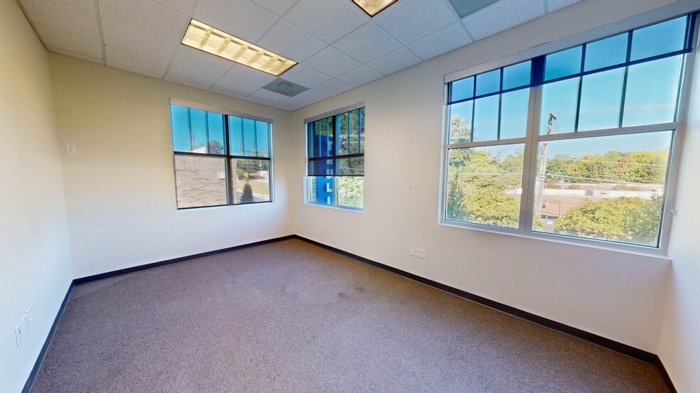 More Photos Of 324 N Trade St, Matthews Freestanding For Lease
