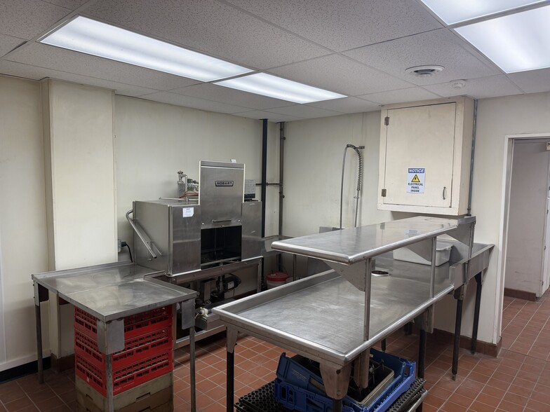 More Photos Of 1332 Lower Broadway, Schenectady Restaurant For Lease