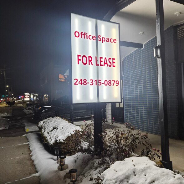 More Photos Of 32300 Grand River Ave, Farmington Office For Lease
