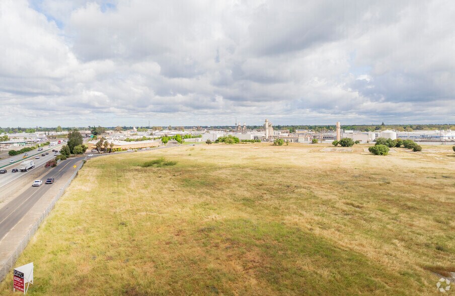 More Photos Of 1200 Graphics Dr, Modesto Distribution For Sale