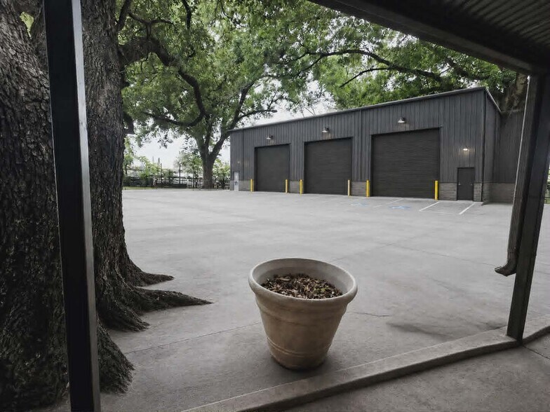 More Photos Of 5930 Killough St, Houston Office For Sale