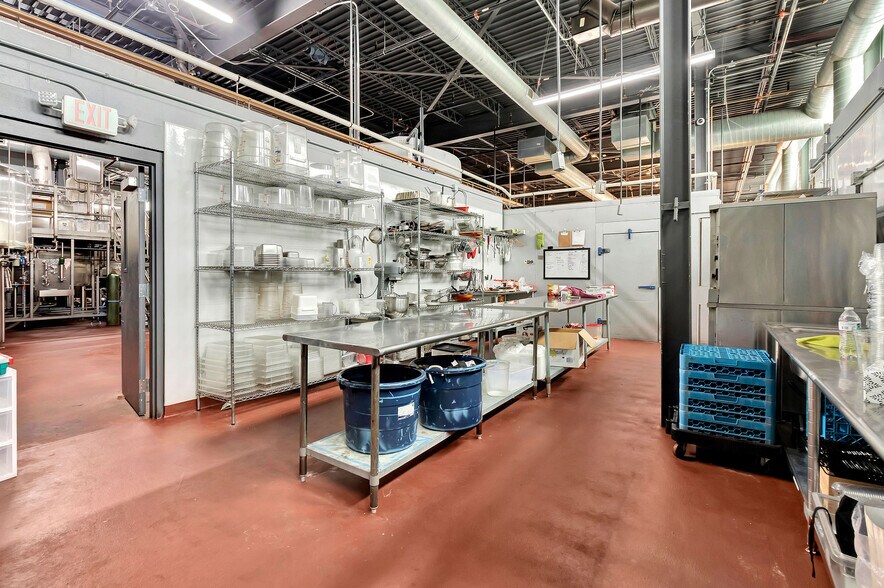 More Photos Of 3717 Jonlen Dr, Fairfax Flex For Sale