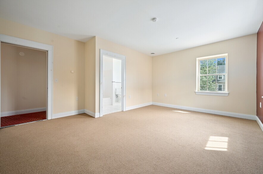 More Photos Of 56 Main St, Stamford Hotel For Sale