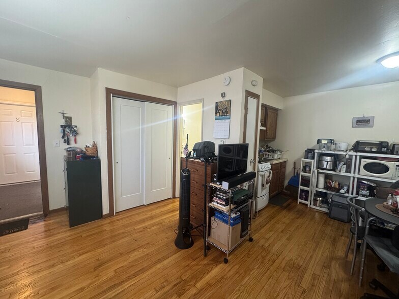 More Photos Of 944 N 20th St, Milwaukee Apartments For Sale