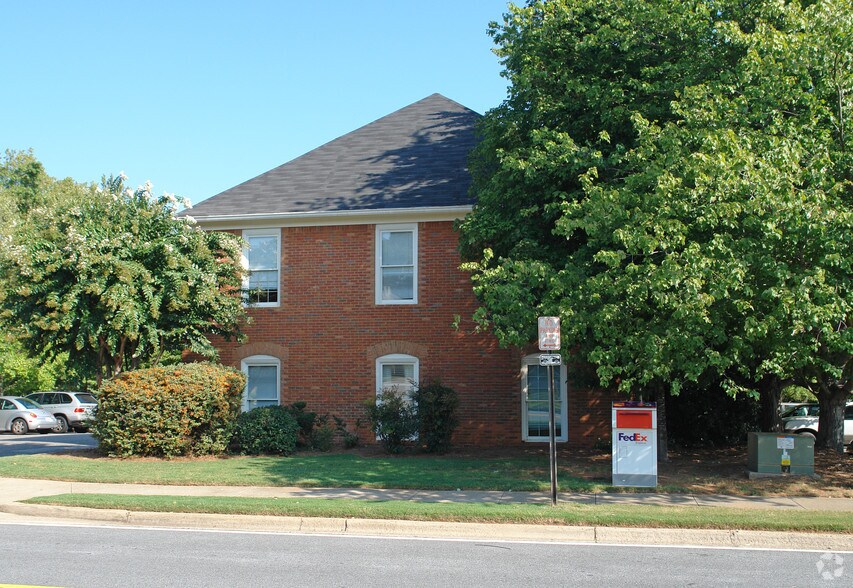 More Photos Of 610 Colonial Park Dr, Roswell Medical For Lease