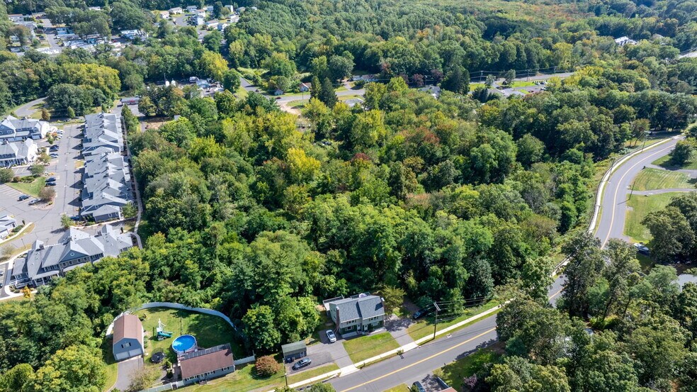 More Photos Of 985 Hartford Tpke, Vernon Service For Lease