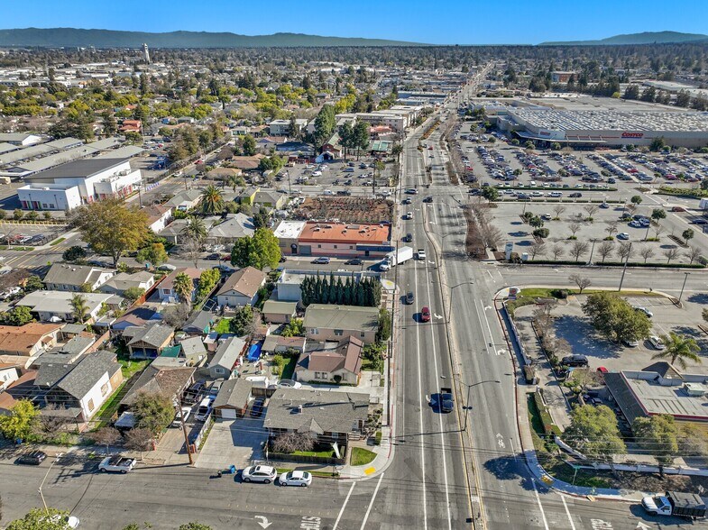 More Photos Of 2127 Middlefield Rd, Redwood City Industrial For Sale