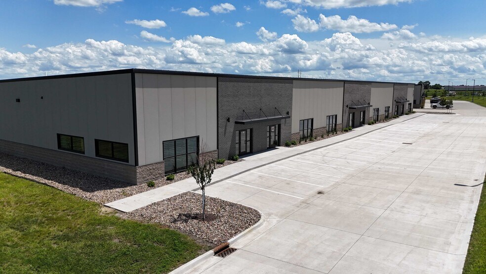 Primary Photo Of 2151 Shiloh Rose Pkwy SW, Bondurant Flex For Lease
