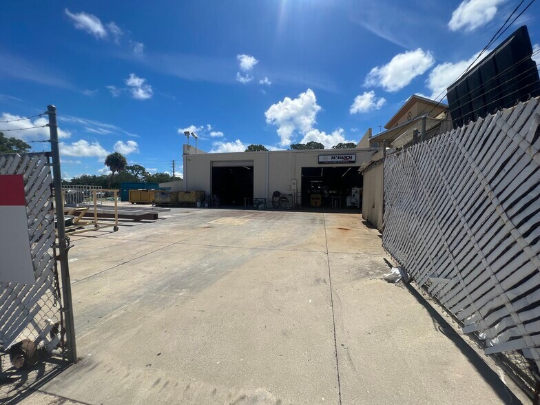 More Photos Of 264 Bahama St, Venice Office For Lease