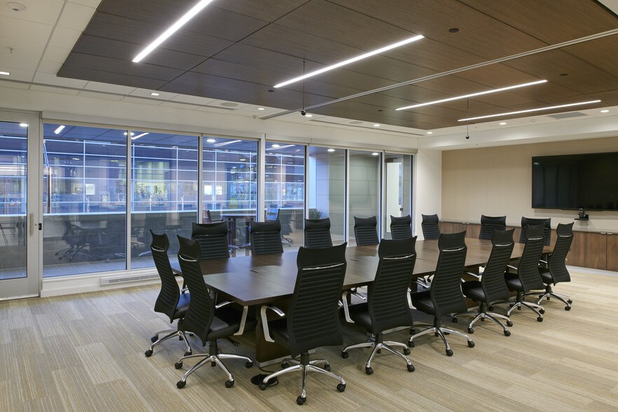 More Photos Of 500 Grand Ave, Des Moines Parking Garage For Lease