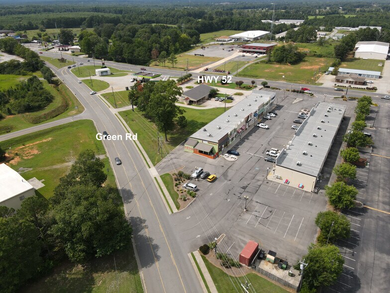 More Photos Of 1422 Green Rd, Chatsworth General Retail For Lease