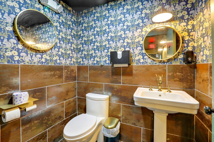 More Photos Of 21 O'neil St, Kingston Restaurant For Sale