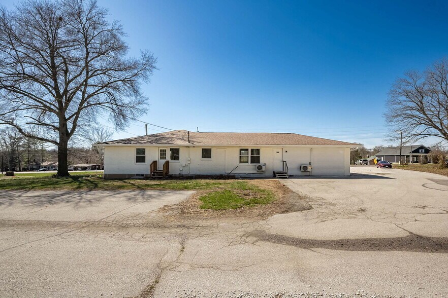 More Photos Of 302 S Lincoln Dr, Troy Office For Lease