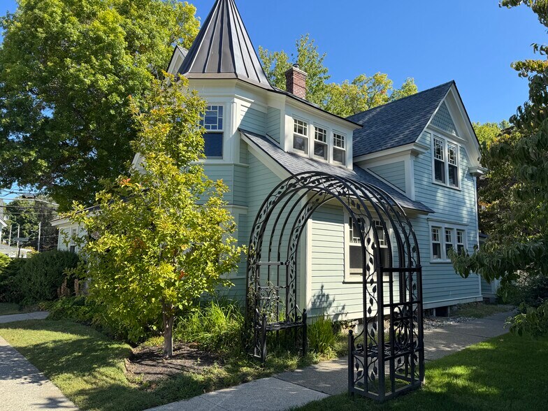 Primary Photo Of 160 Church St, Millbrook Coworking Space