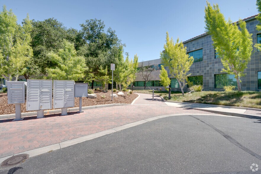 More Photos Of 28632 Roadside Dr, Agoura Hills Loft Creative Space For Lease