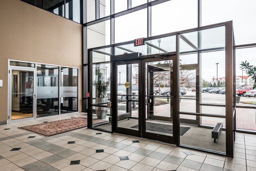 More Photos Of 2720 Airport Dr, Columbus Unknown For Lease