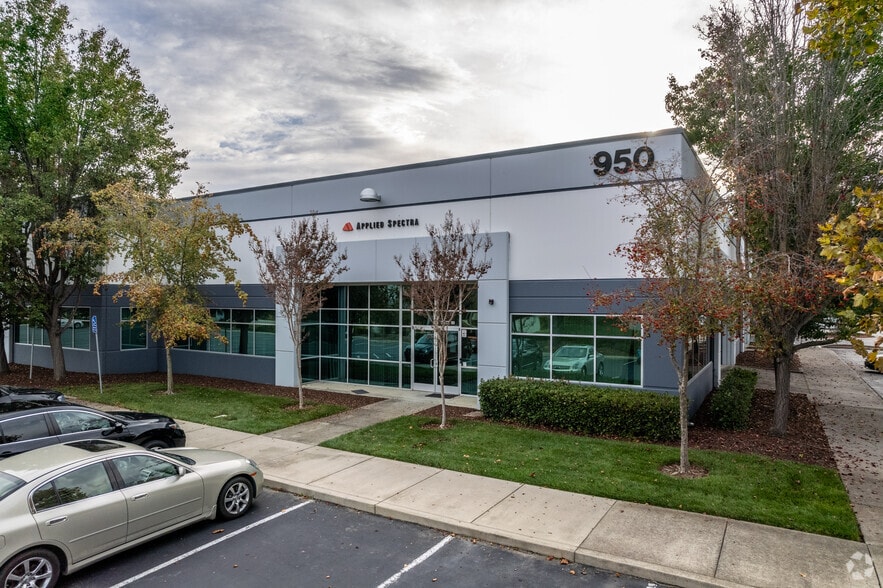 More Photos Of 950 Riverside Pky, West Sacramento Flex For Lease