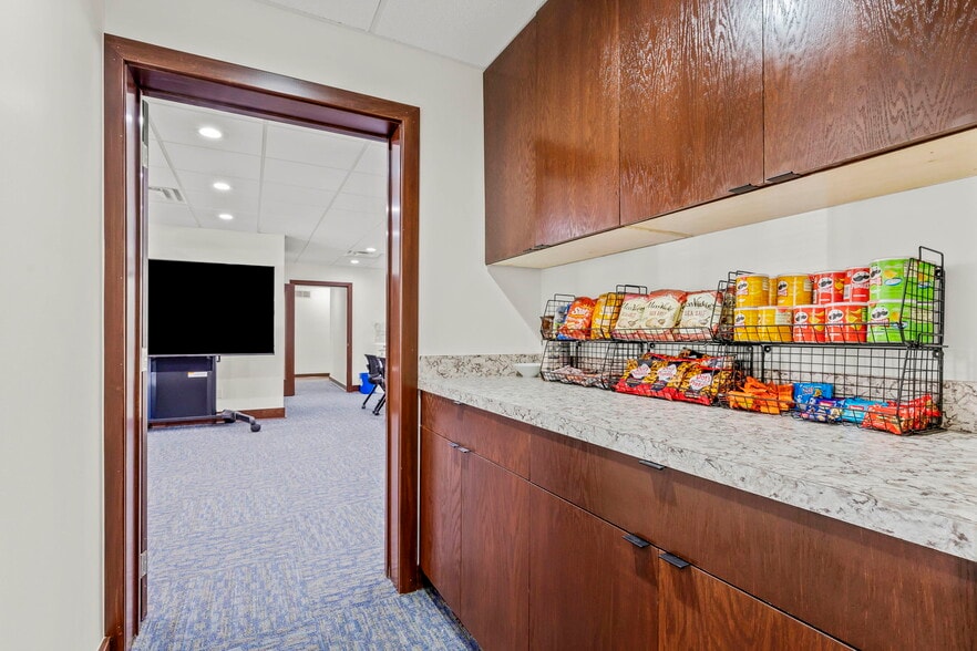 More Photos Of 73 E Wilson Bridge Rd, Worthington Office For Sale