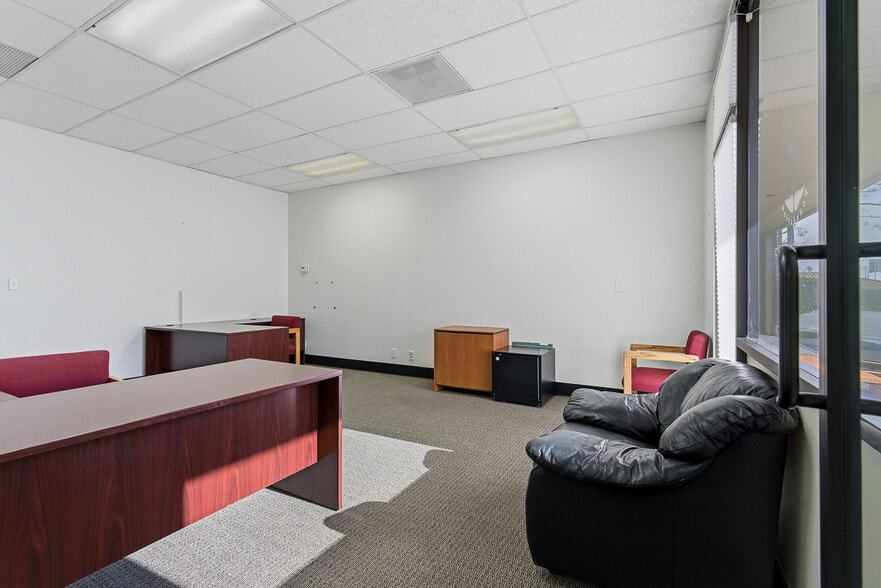 More Photos Of 2943-2947 Foothill Blvd, La Crescenta Medical For Lease