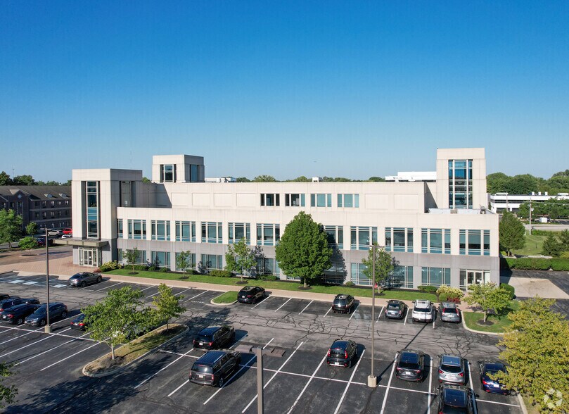 More Photos Of 10689 N Pennsylvania St, Indianapolis Office For Lease