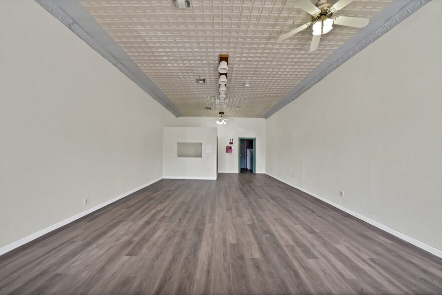 More Photos Of 204 W Mccart St, Krum Storefront Retail Office For Sale