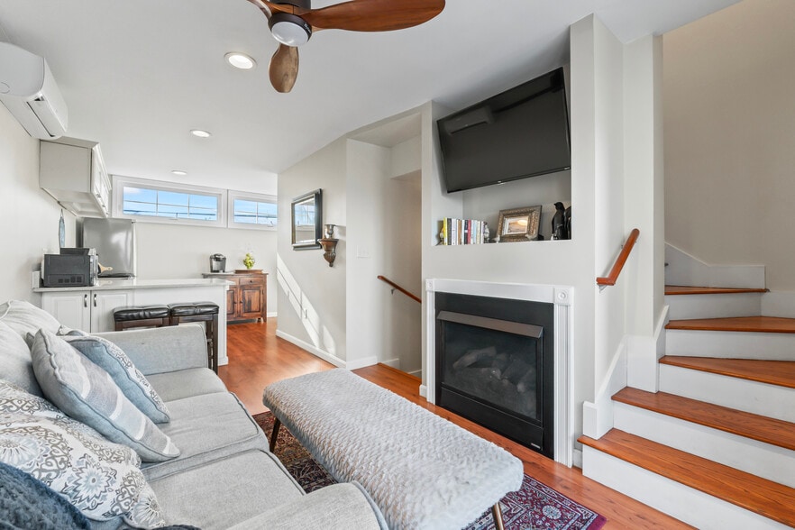More Photos Of 113 113, 115 & 117 Perkins Cove, Ogunquit General Retail For Sale
