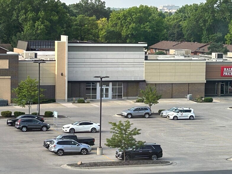 More Photos Of 9502-9628 Nall Ave, Overland Park Unknown For Lease