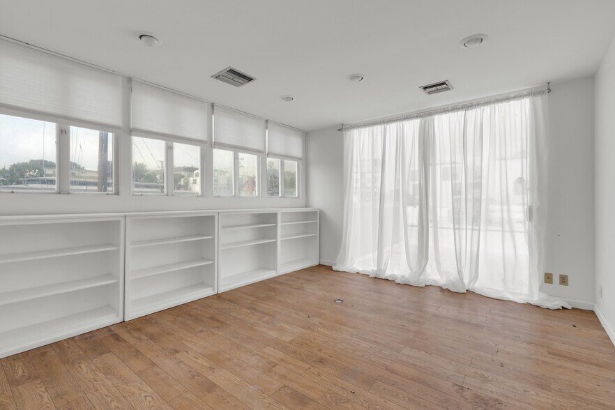 More Photos Of 2951-2953 Lincoln Blvd, Santa Monica Loft Creative Space For Sale