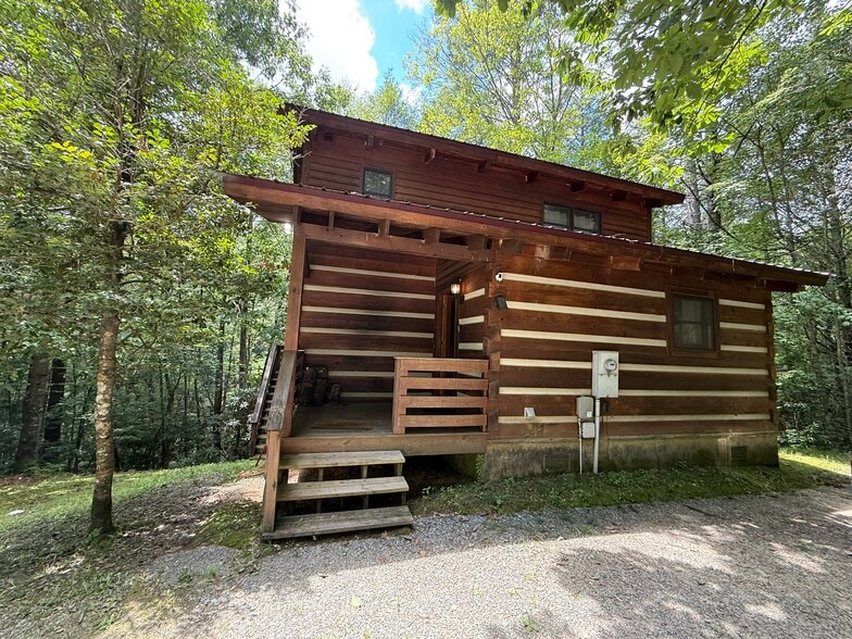 More Photos Of 1105 Fall Creek Rd, Purlear Specialty For Sale