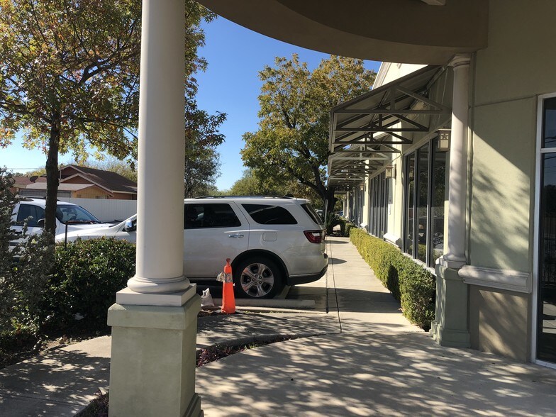 More Photos Of 7127 Somerset Rd, San Antonio Medical For Lease