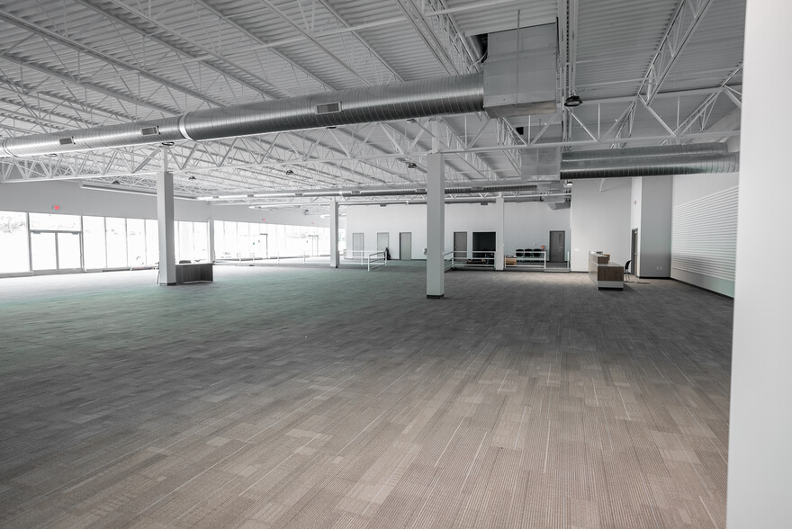 More Photos Of 6798-6816 Big Beaver Blvd, Beaver Falls Light Manufacturing For Lease