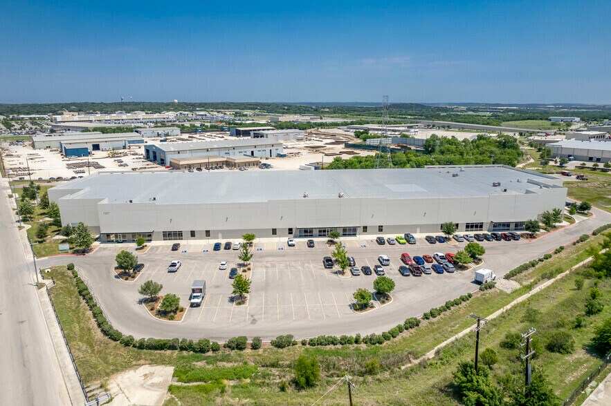 More Photos Of 7377 Doerr Ln, Schertz Distribution For Lease