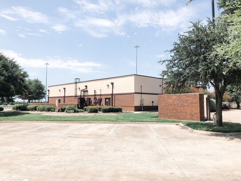 More Photos Of 3315 N President George Bush Hwy, Garland Freestanding For Lease