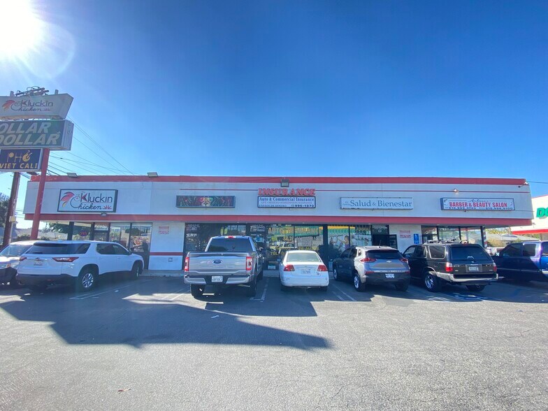 More Photos Of 18125 Saticoy St, Reseda General Retail For Lease