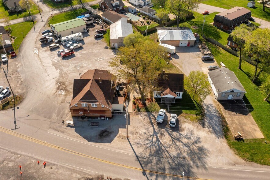 More Photos Of 108 S Old US Route 66, Hamel Restaurant For Sale