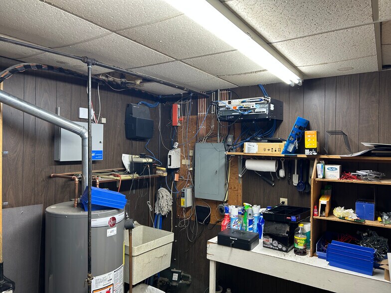 More Photos Of 21 8th Ave SW, Watertown Warehouse For Sale