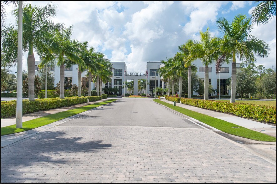 More Photos Of 3530 Kraft Rd, Naples Medical For Lease