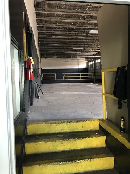 More Photos Of 2811 E 49th St, Chattanooga Showroom For Lease