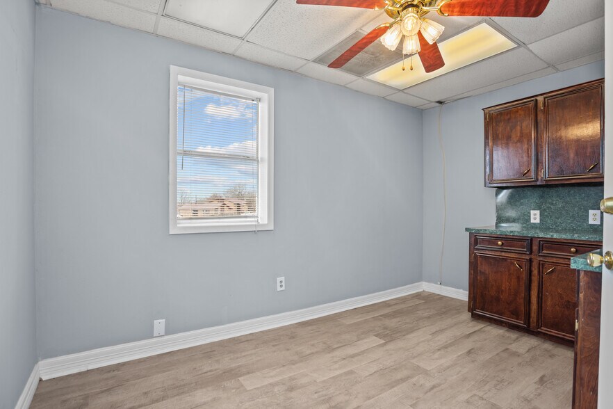 More Photos Of 1504 E Loop 304, Crockett Office For Sale