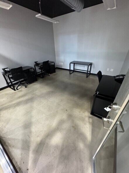 More Photos Of 1921 Pembroke Rd, Hollywood Warehouse For Lease