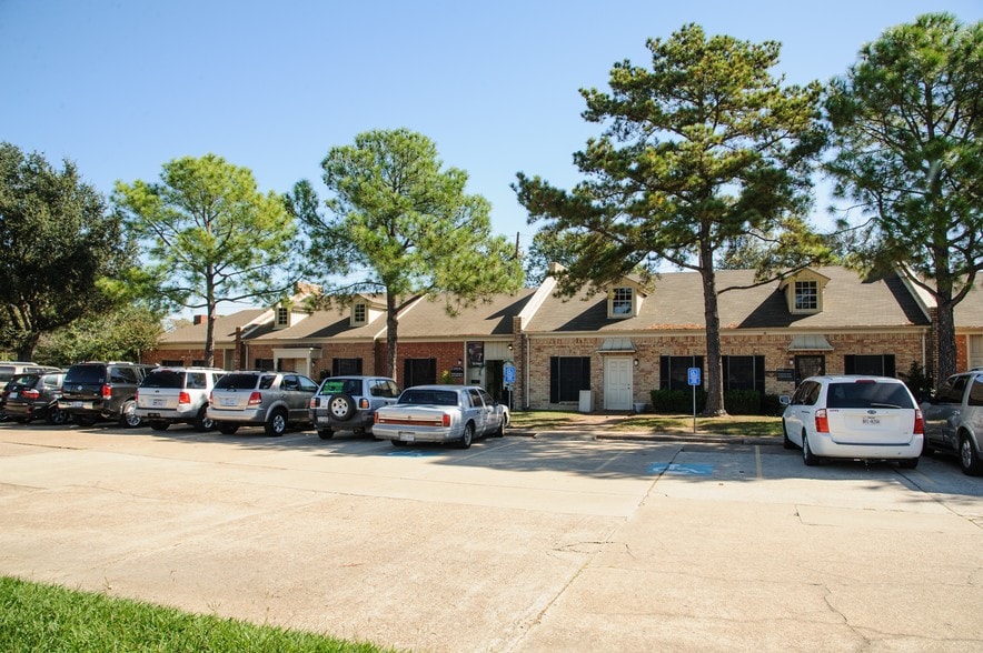 More Photos Of 4654 Highway 6 N, Houston Unknown For Lease