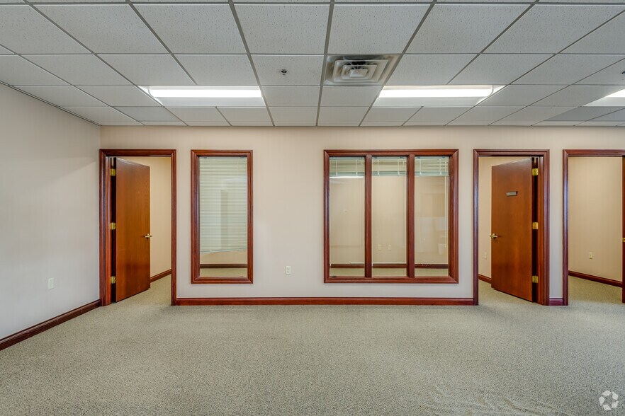 More Photos Of 119 N McCarthy Rd, Appleton Office For Lease