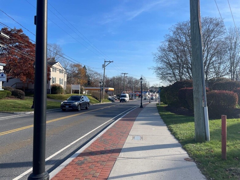 More Photos Of 828 Federal Rd, Brookfield Office For Lease