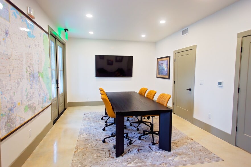 More Photos Of 521 SE 2nd St, Ocala Office For Lease