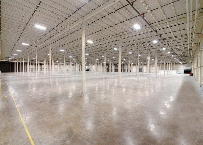 More Photos Of 4545 Fisher Rd, Columbus Distribution For Lease
